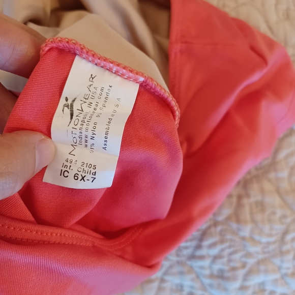 Coral leotard, size 6-7 - Picture 3 of 3
